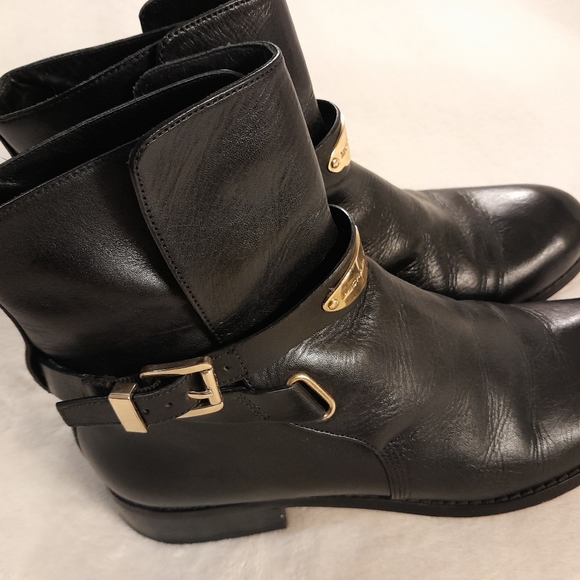 MICHAEL KORS ARLEY BLACK  GOLD Hardware  Leather Ankle Boots. - Picture 5 of 8